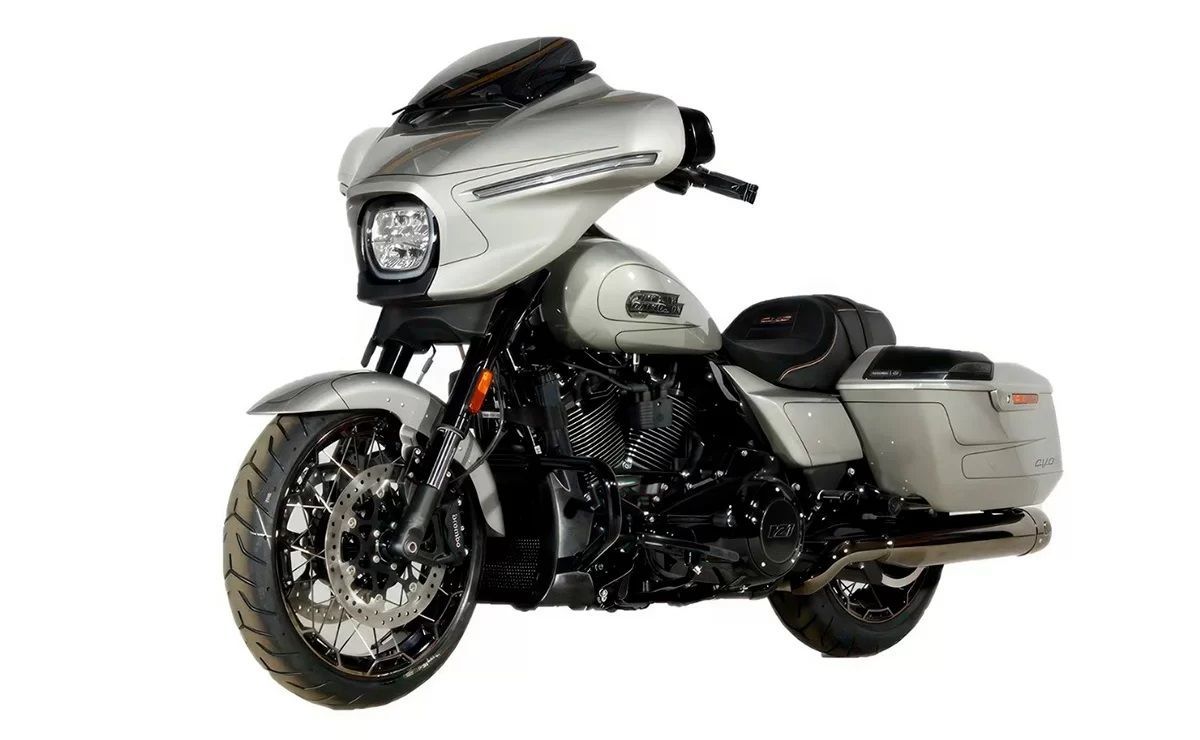 Harley Davidson CVO Street Glide 121 frente