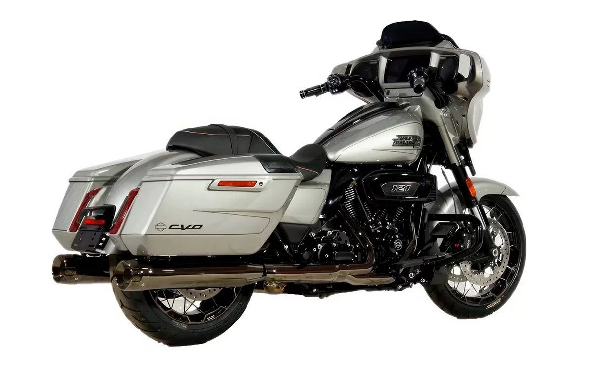 Harley Davidson CVO Street Glide 121 trasera