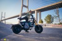 P90512790_lowRes_the-new-bmw-ce-02-07