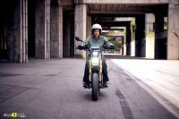 P90512801_lowRes_the-new-bmw-ce-02-07