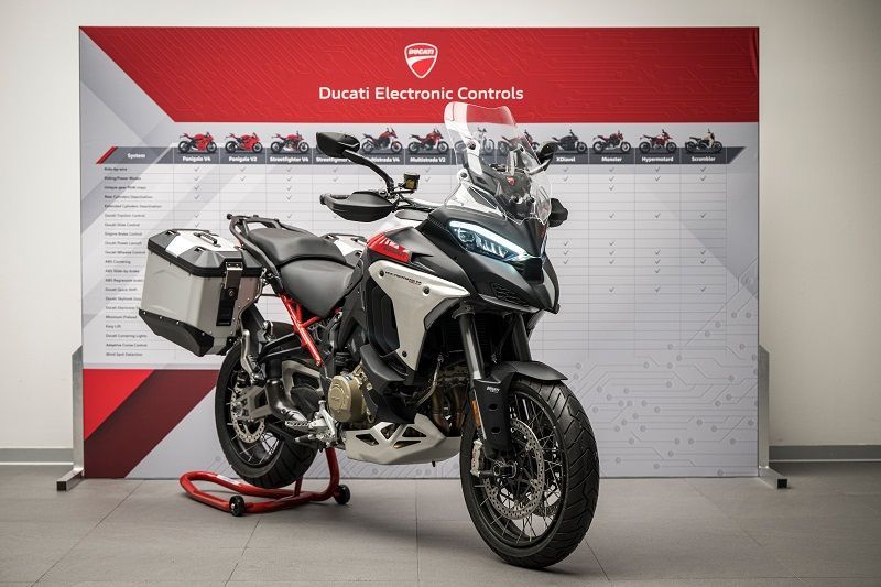 Ducati Way 02 UC526141 High