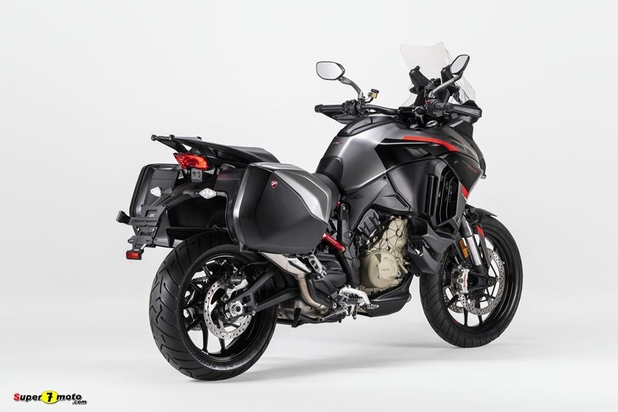 MY24 Ducati Multistrada V4s Grand Tour 003 UC549468 High