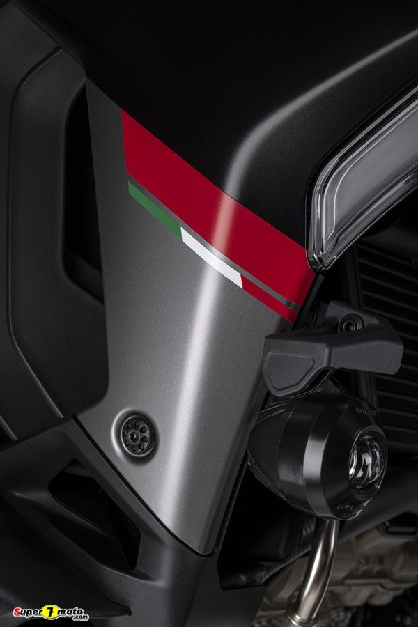 MY24 Ducati Multistrada V4s Grand Tour 028 UC549501 High