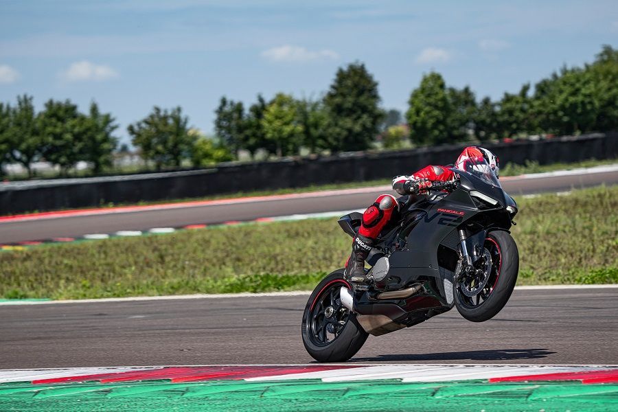 01 MY24 DUCATI PANIGALE V2 UC518972 High