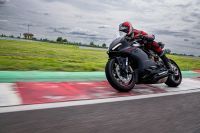02_MY24_DUCATI_PANIGALE_V2_UC518973_High