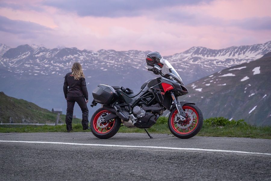 MY24 MULTISTRADA V2S THRILLING BLACK STREETGRAY 007 UC525922 High