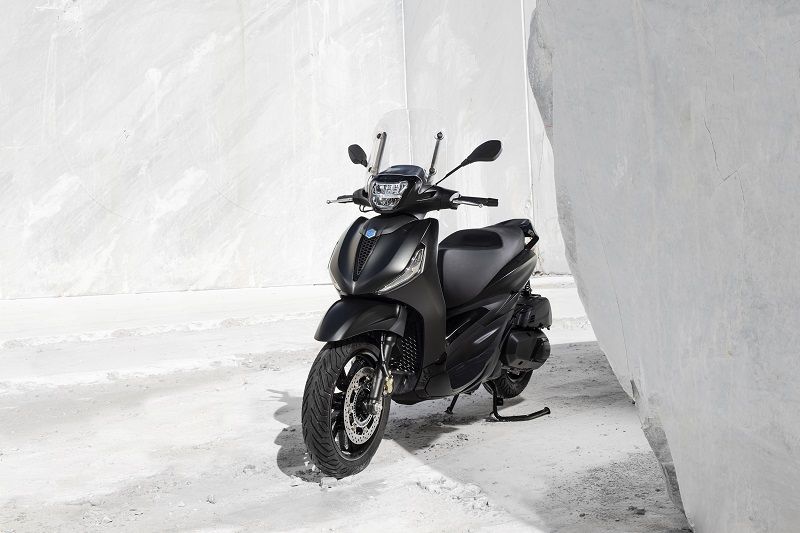 03 Piaggio Beverly Deep Black
