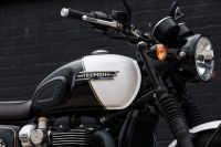 TriumphxDGR_T120_MY23_GE--9