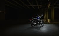 BonnevilleT100_Blue_StealthEdition_MY24_0006_TR