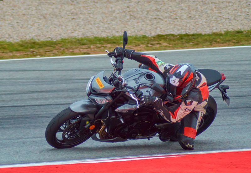 triumph street triple con supercorsa sc en circuito