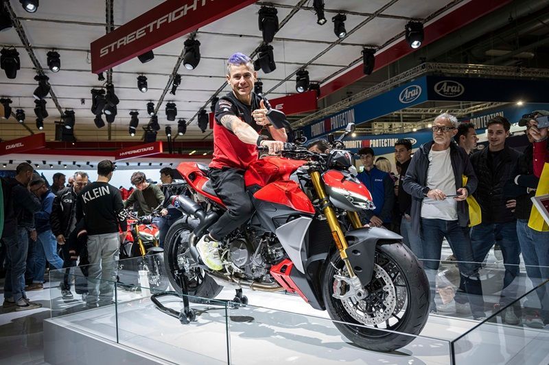 DUCATI EICMA 2024 03 UC721418 High
