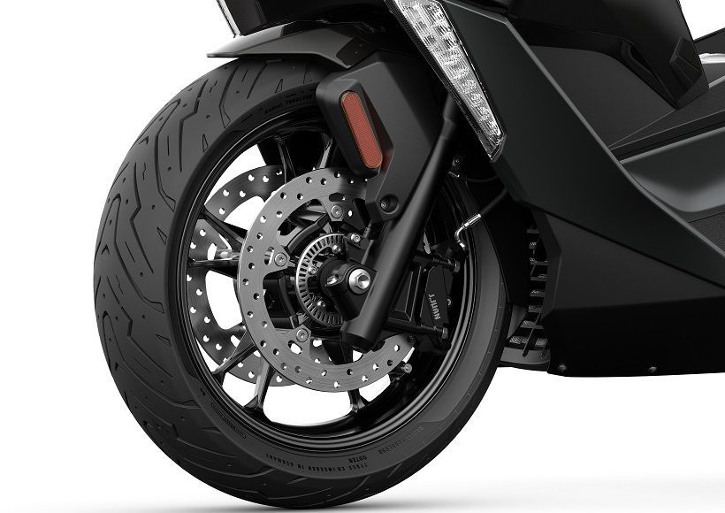 P90571743 highRes the new bmw c 400 gt