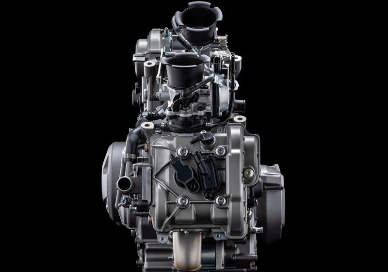 03 NEW ENGINE V2 UC716647 High