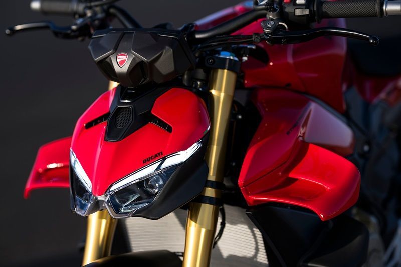 08 MY25 STREETFIGHTER V4S AMBIENT 6 UC731647 High