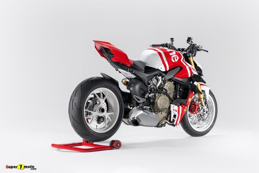 MY25 DUCATI STREETFIGHTERV4 SUPREME 02 UC642054 High
