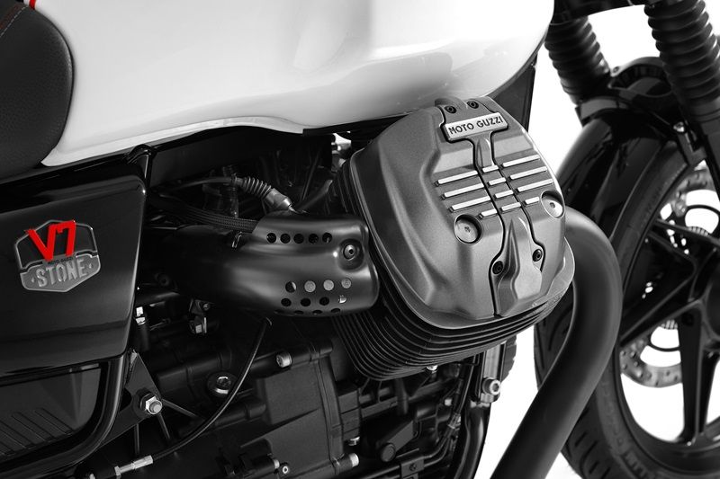 04 Moto Guzzi V7 Stone Ten
