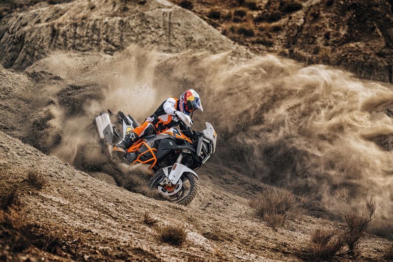 660805 MY25 KTM 1390 SUPER ADVENTURE R Action EUROPE GLOBAL 01 ACTION