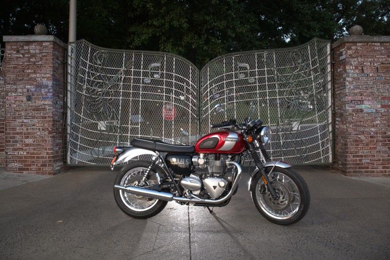MY25 BonnevilleT120 Elvis 043