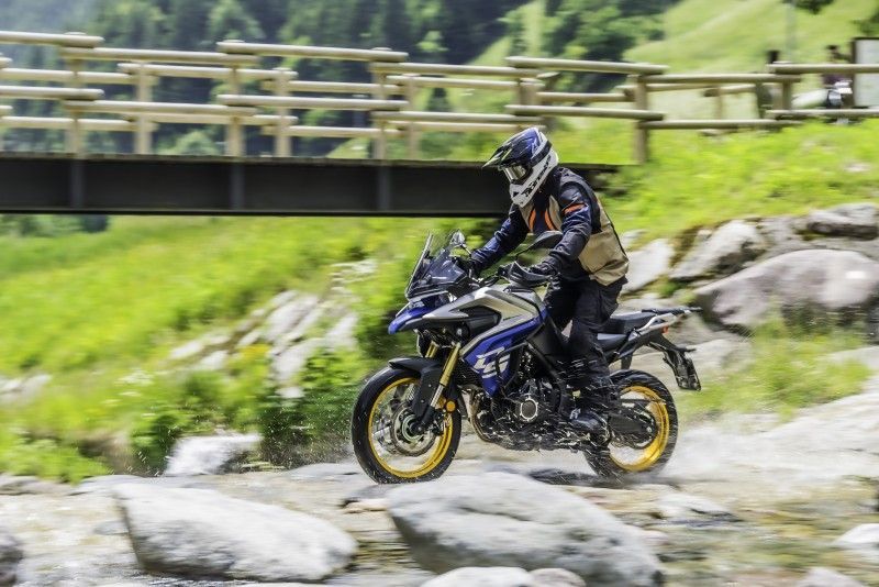VOGE 525 DSX accion y exterior it 2