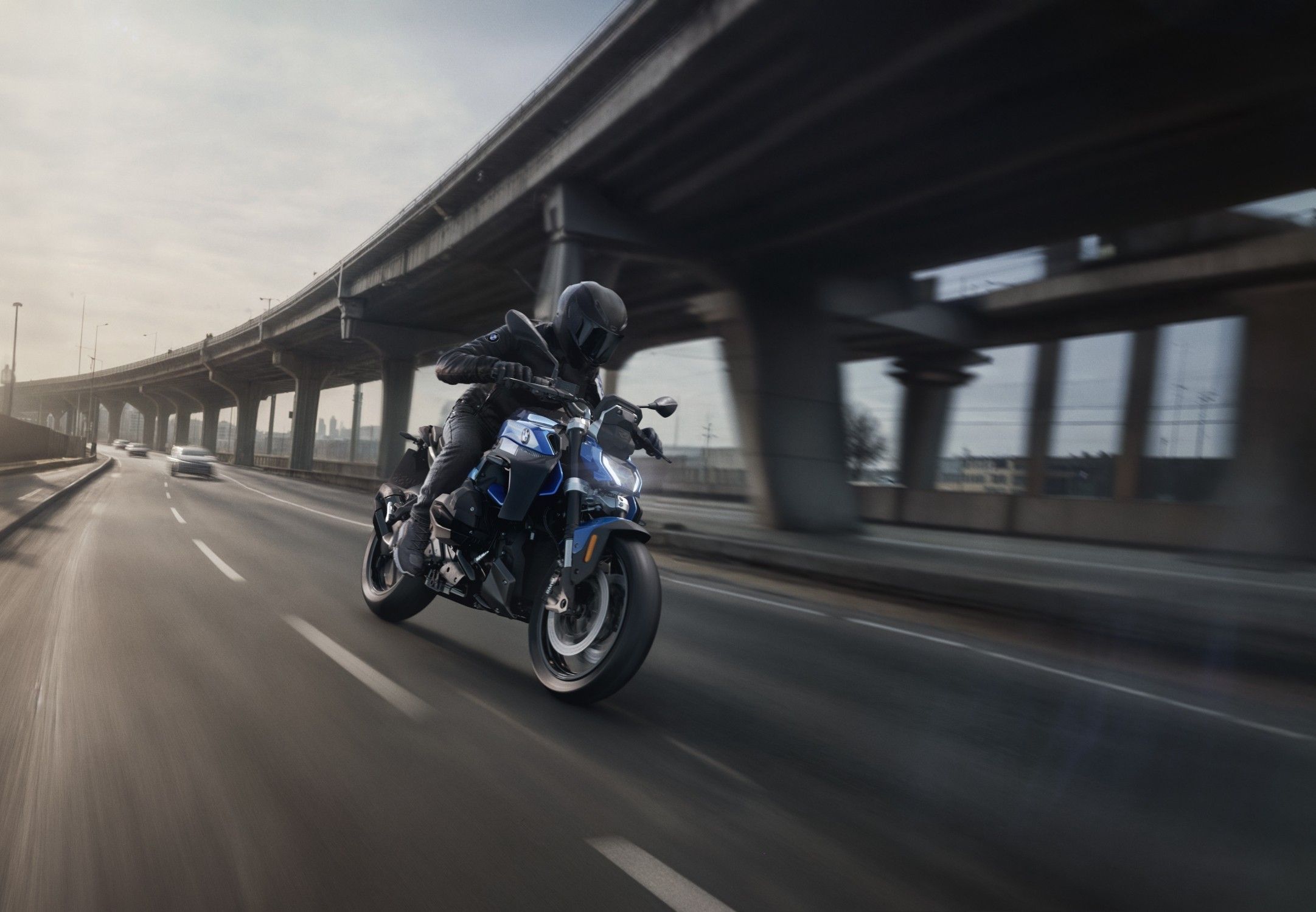P90593382 lowRes the new bmw r 1300 r