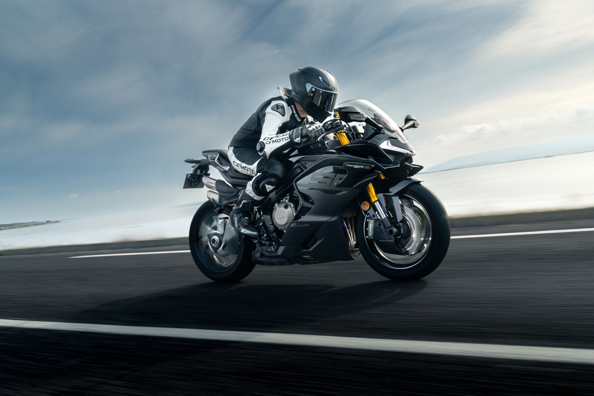 CFMOTO 750SR S outdoors 16
