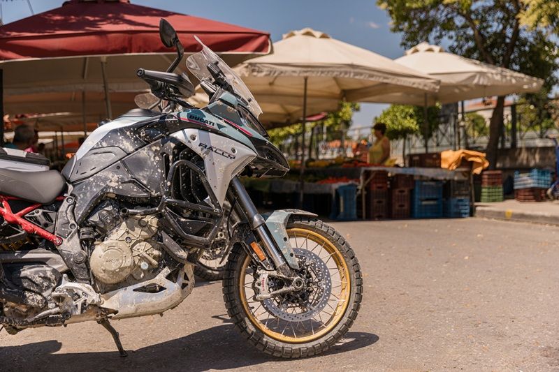 08 MY26 MULTISTRADA V4 RALLY STATICS HERO 28 UC856473 High