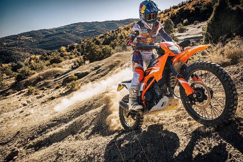 2025 KTM ENDURO R range Action 1
