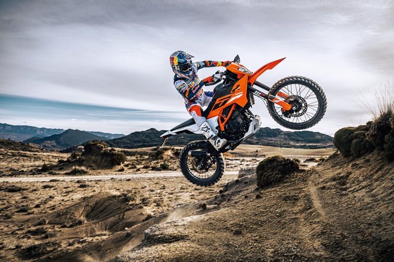 2025 KTM ENDURO R range Action 4