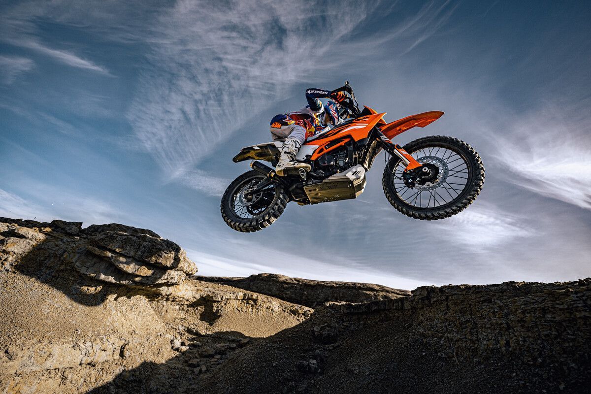 2025 KTM ENDURO R range Action 6