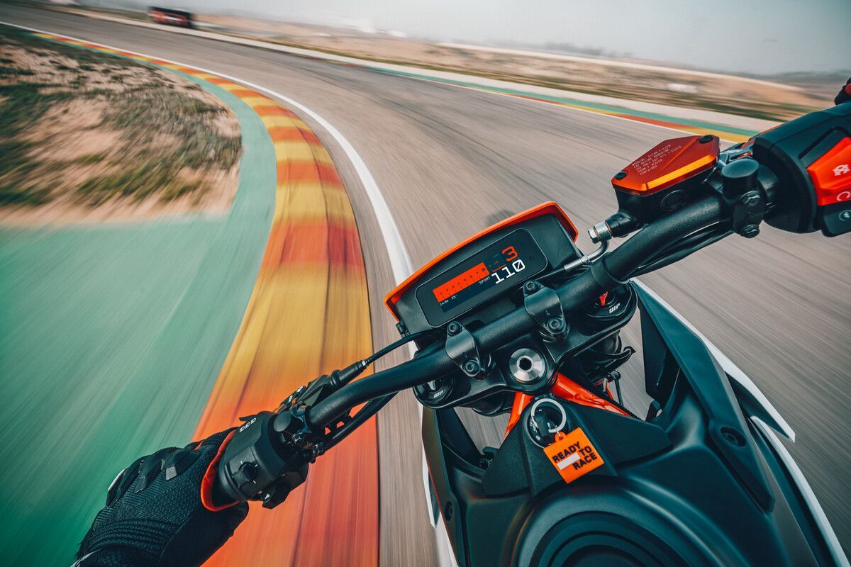 MY25 KTM 390 SMC R ACTION 1