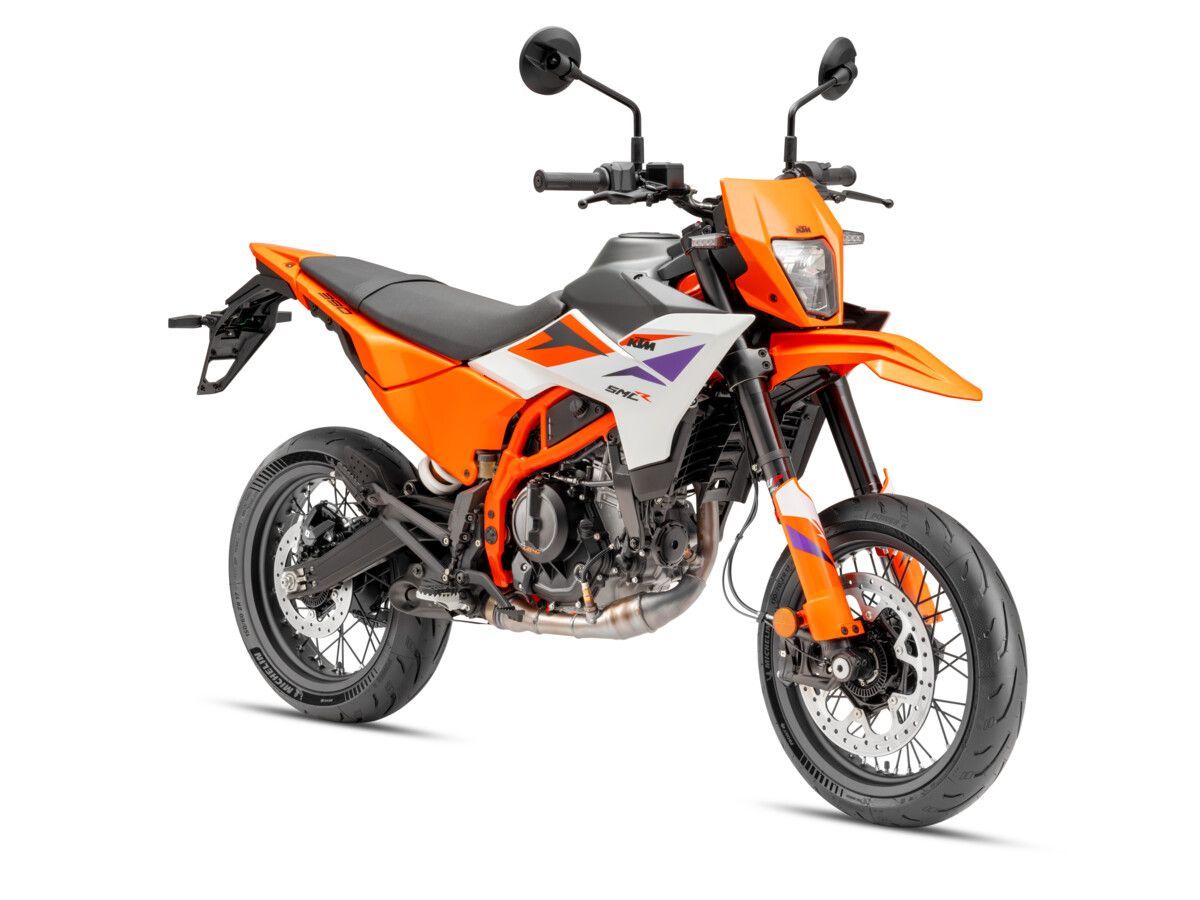 MY25 KTM 390 SMC R STUDIO 2