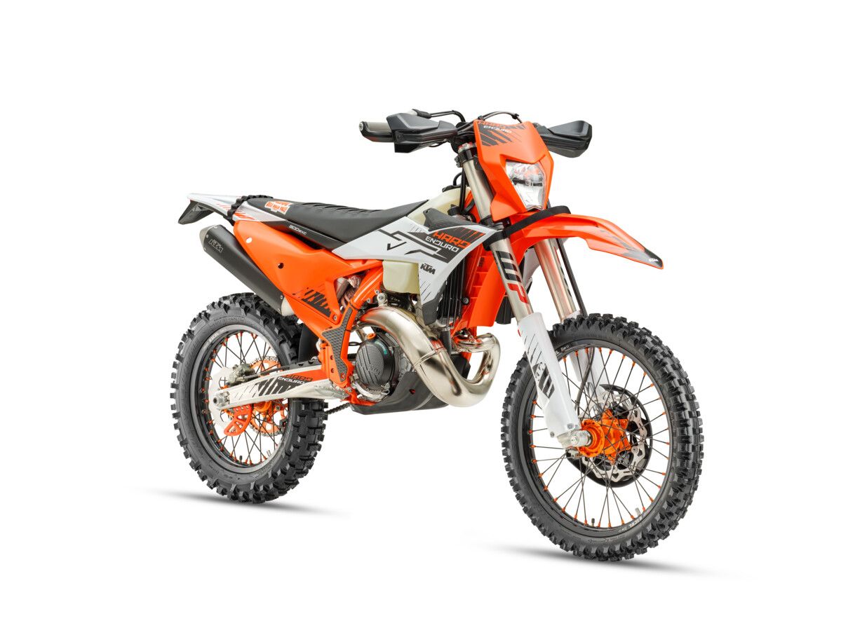 714246 MY26 KTM 300 EXC HARDENDURO 45 Front Right KTM EXC HARDENDURO STUDIO