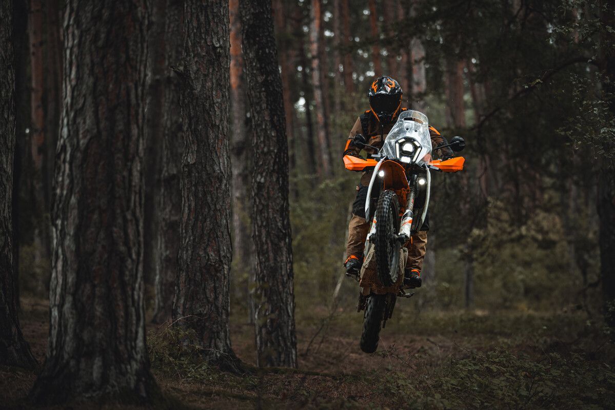 MY25 KTM 390 ADVENTURE R ACTION 5