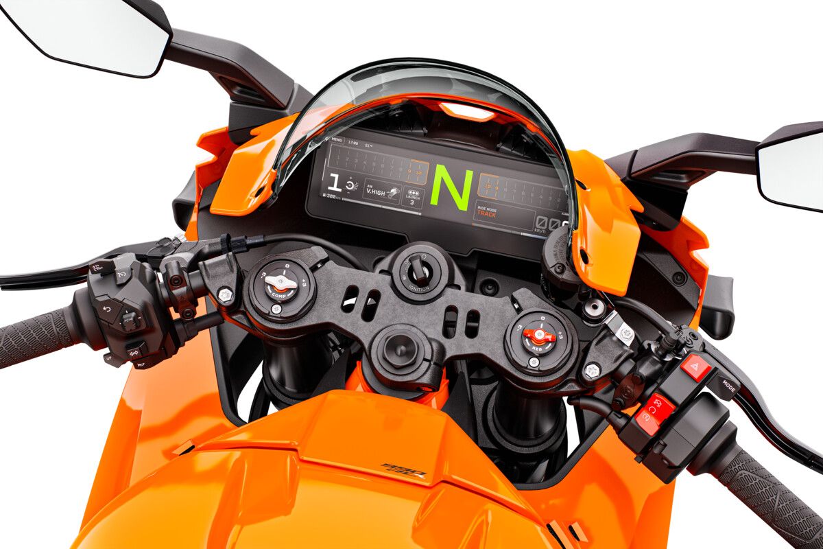 MY26 KTM 990 RC R STUDIO orange 2