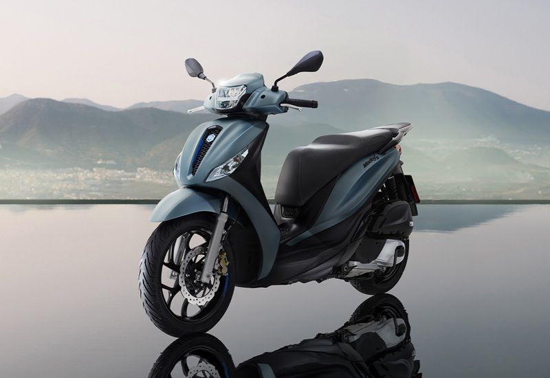 01 Piaggio Medley 200