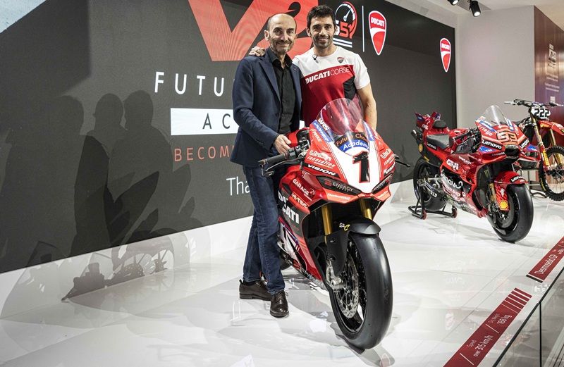 V2 DUCATI FUTURE CHAMP ACADEMY EICMA 02 UC874541 High