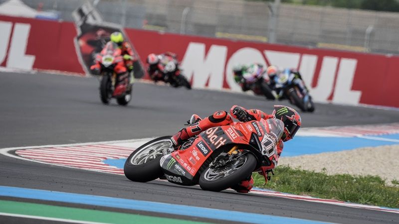 53186 R8 JDR WSBK ACTION