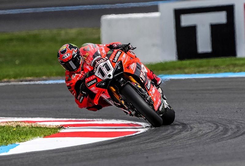 50684 R9 JDR WSBK ACTION