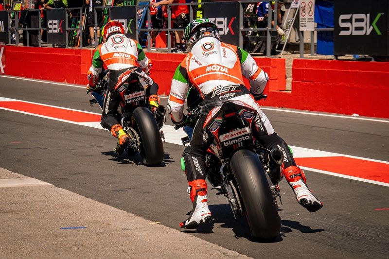 hi 07 Donington WorldSBK 2025 Saturday Lowes 4TK1043 004