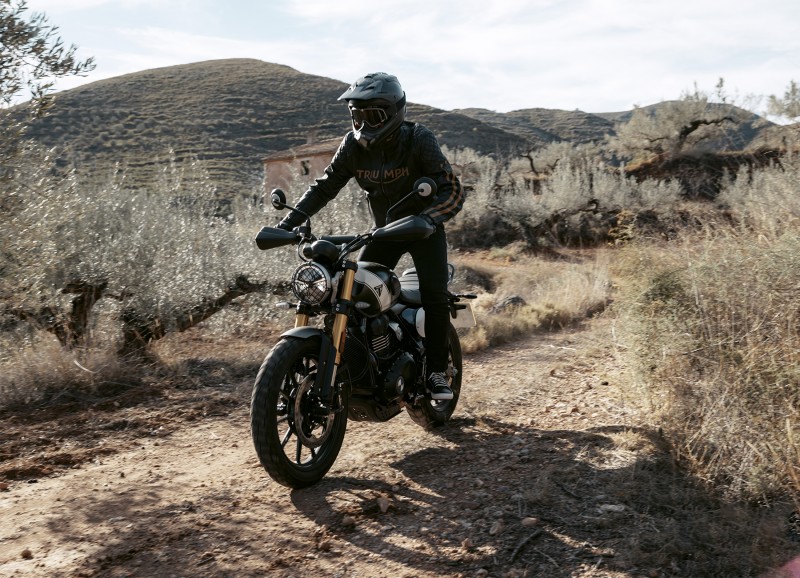 TRIUMPH PROMO DGR 400 05