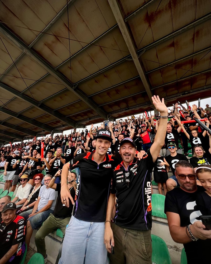apriliaracing tribunaaprilia misano 02