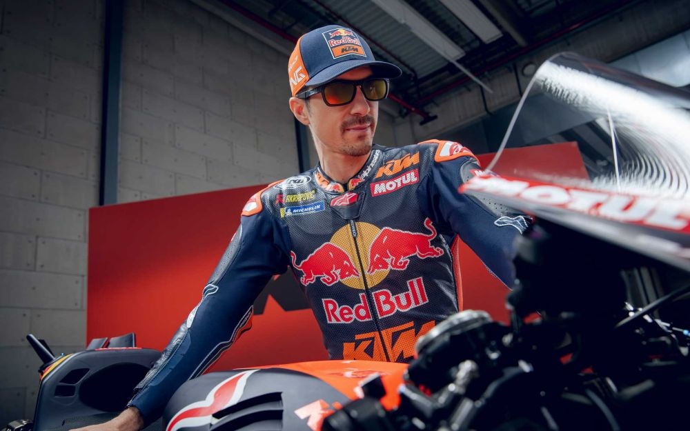 KTM 2026 Racing MotoGP Maverick Vinales Carousel 2