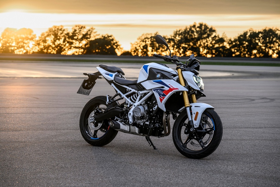 P90655293 lowRes bmw f 450 r
