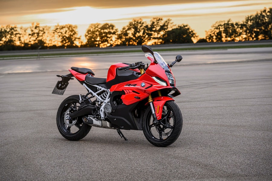 P90659835 lowRes bmw f 450 rr