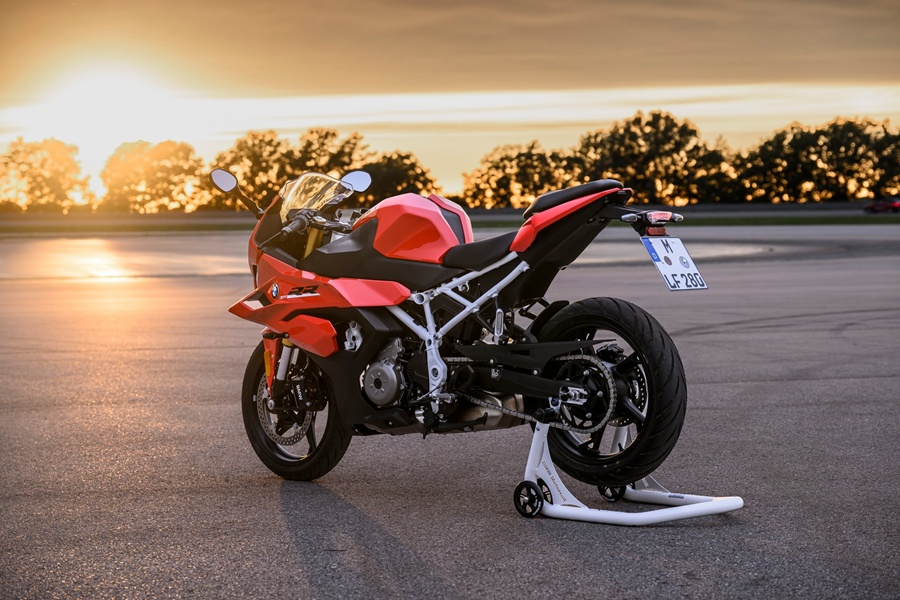P90659840 lowRes bmw f 450 rr