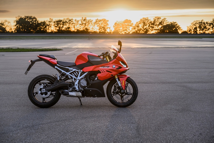 P90659841 lowRes bmw f 450 rr