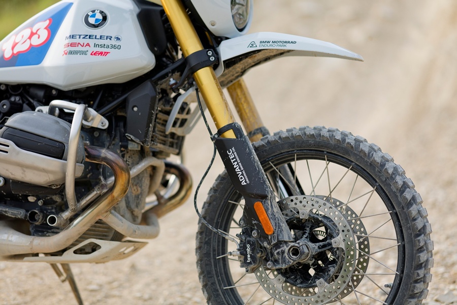 P90647879 lowRes bmw r 12 g s gs trop