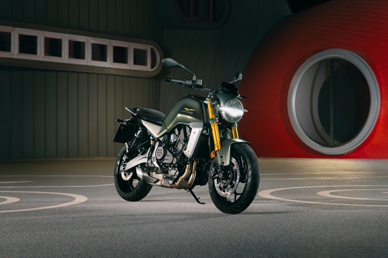 01 Moto Guzzi The Trip