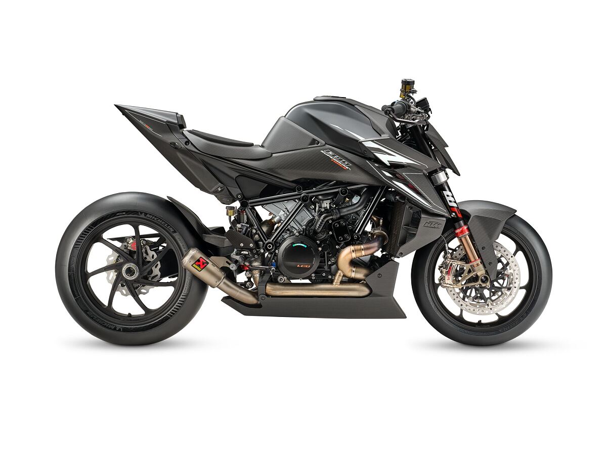 737871 MY26 KTM 1390 SUPER DUKE RR TRACK STUDIO EU GLOBAL STUDIO