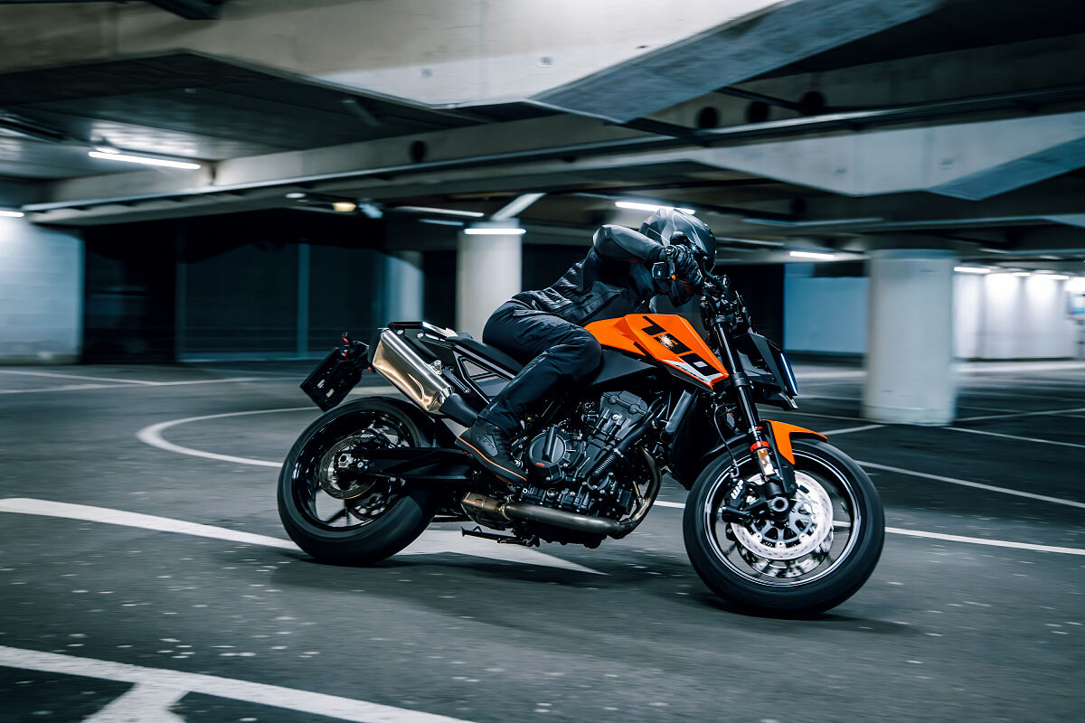 MY27 KTM 790 DUKE 2